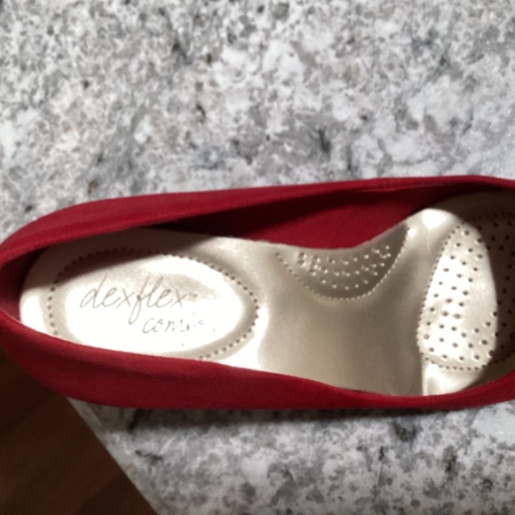 8.5 w red heels - Picture 4 of 5